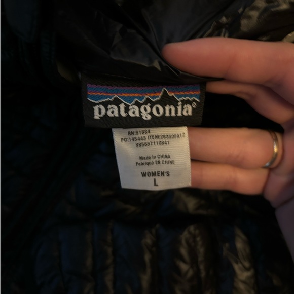 Patagonia Women’s large long nano puff - Picture 2 of 2